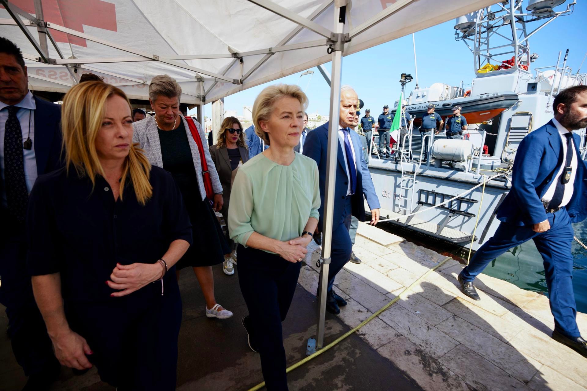 La presidenta de la Comisión Europea, Ursula von der Leyen, y la primera ministra italiana, Giorgia Meloni - EFE