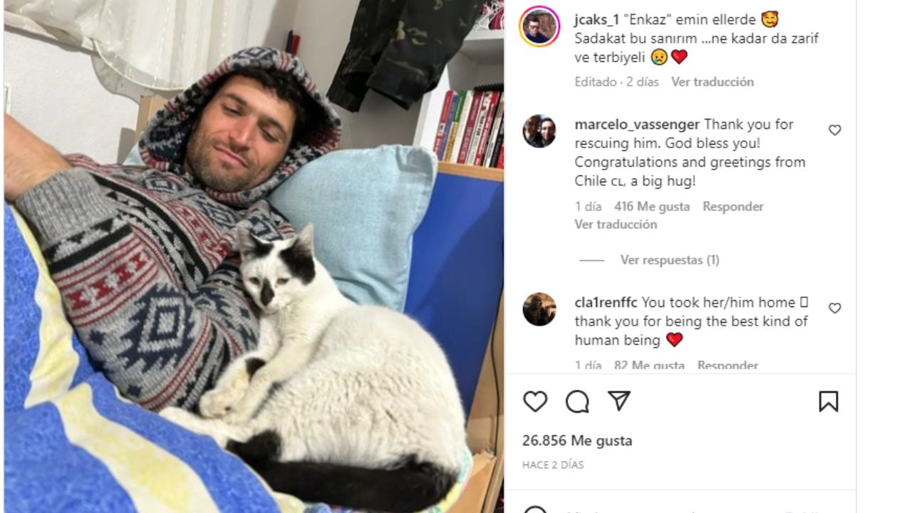 El posteo del joven rescatista junto al gatito.