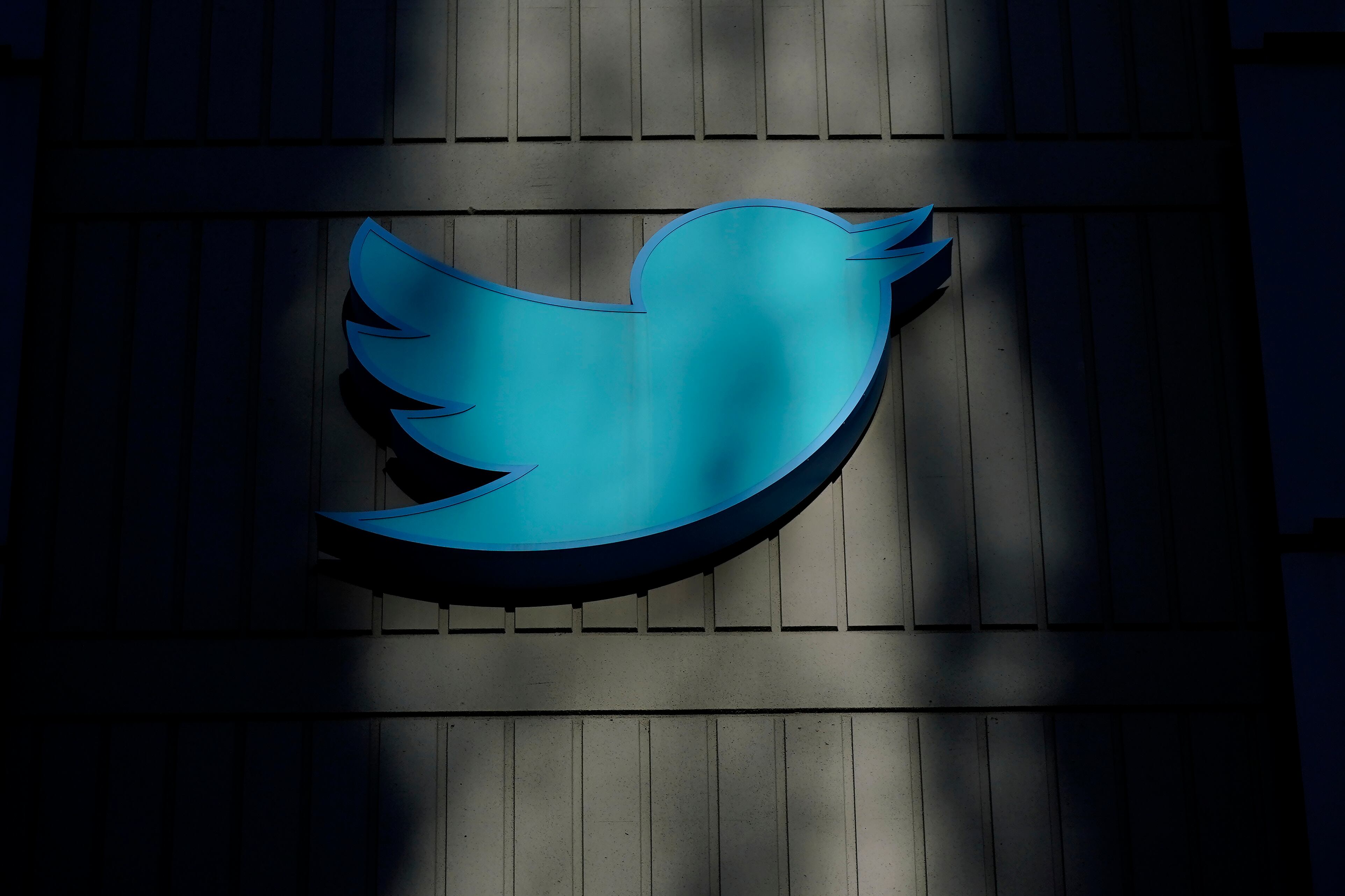 Un letrero en las oficinas de Twitter, el 18 de noviembre de 2022, en San Francisco. (AP Foto/Jeff Chiu, Archivo)