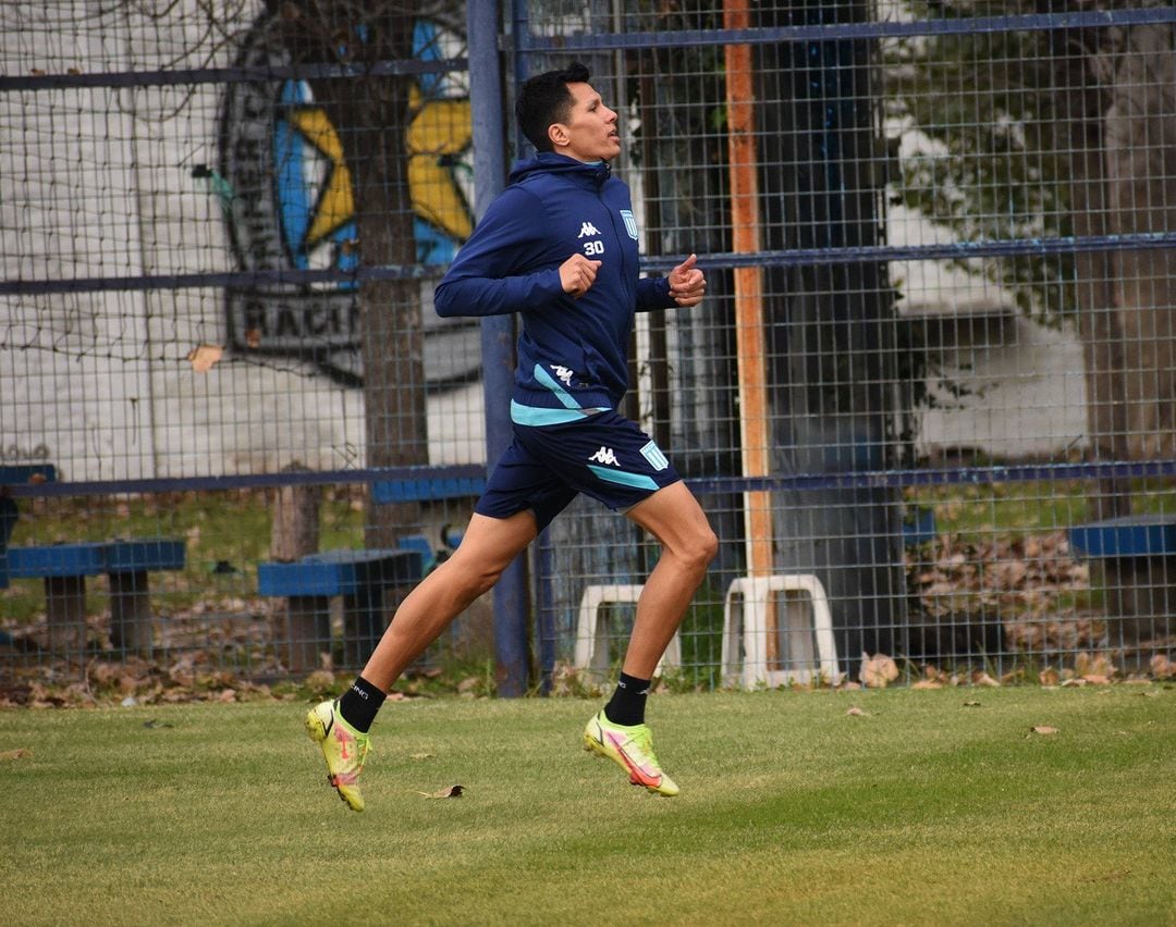 El capitán de Racing, Leonardo Sigali, no jugaría el partido ante Godoy Cruz.