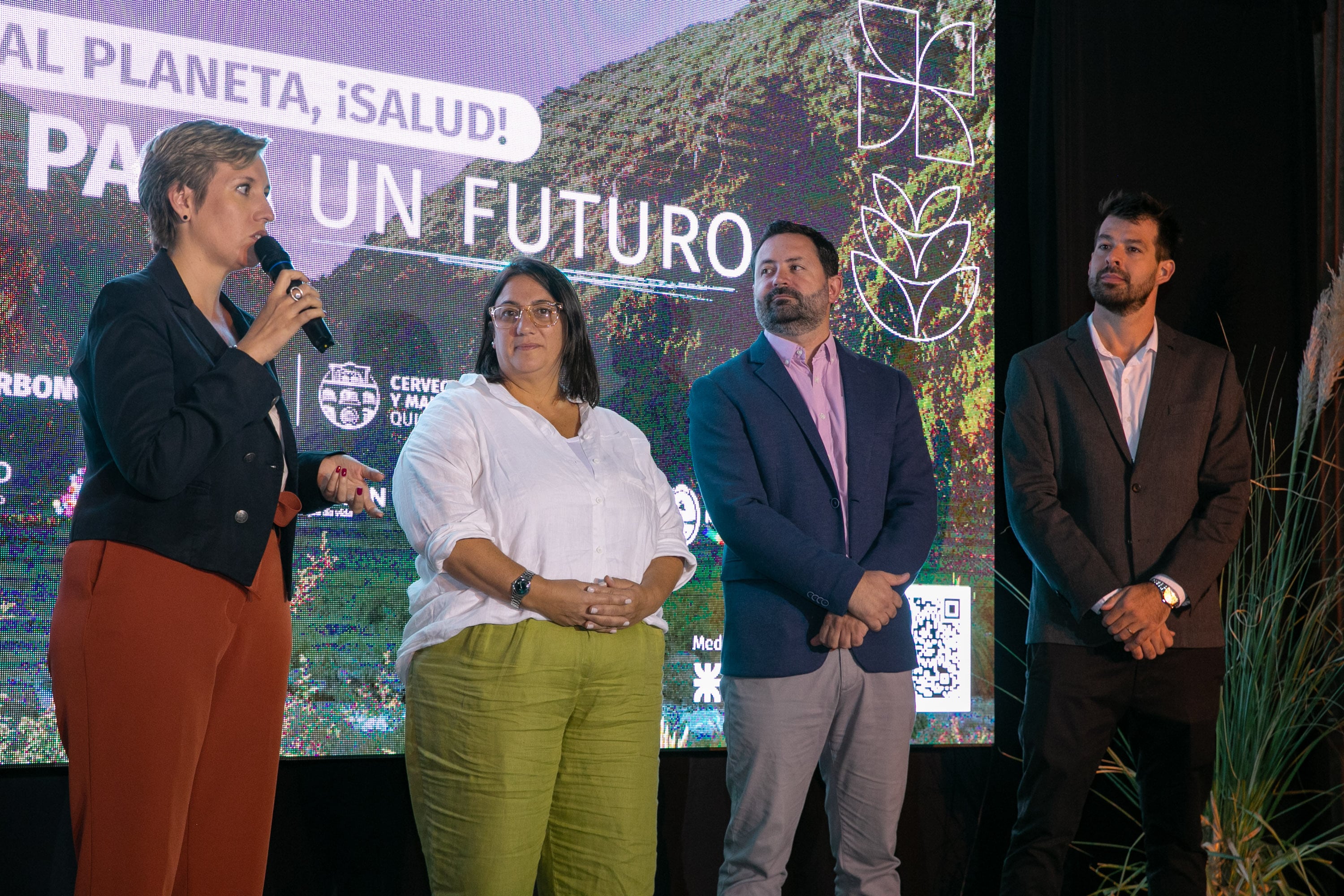 Al planeta, salud. Agua para un futuro