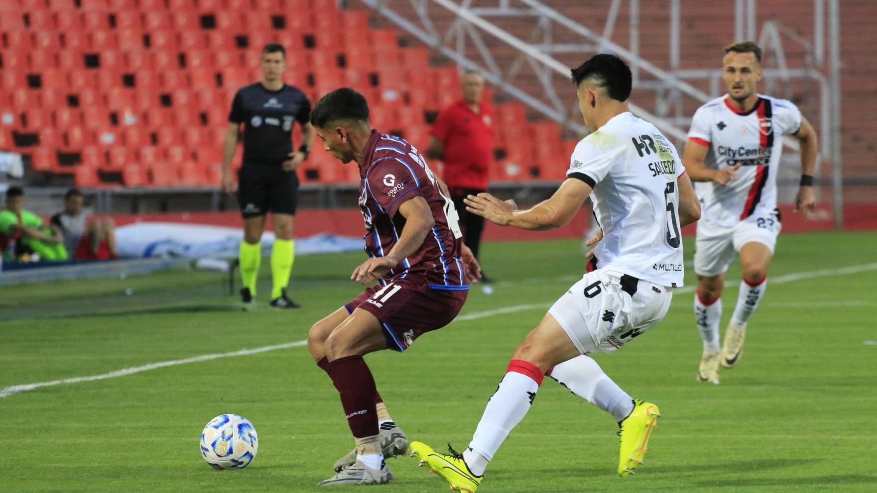 Newell's Old Boys visitó a Godoy Cruz en la fecha 18 de la Liga Profesional 2024.