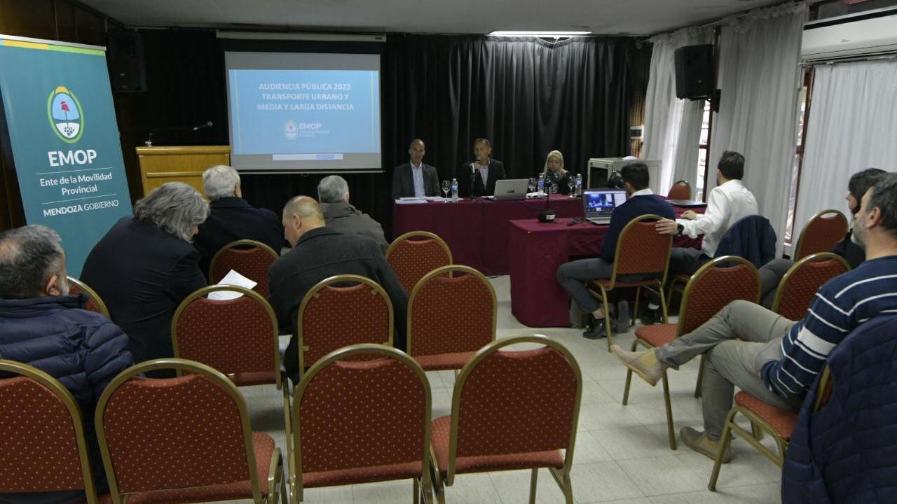 Audiencia pública por aumento del boleto de colectivo en Mendoza. Orlando Pelichotti / Los Andes