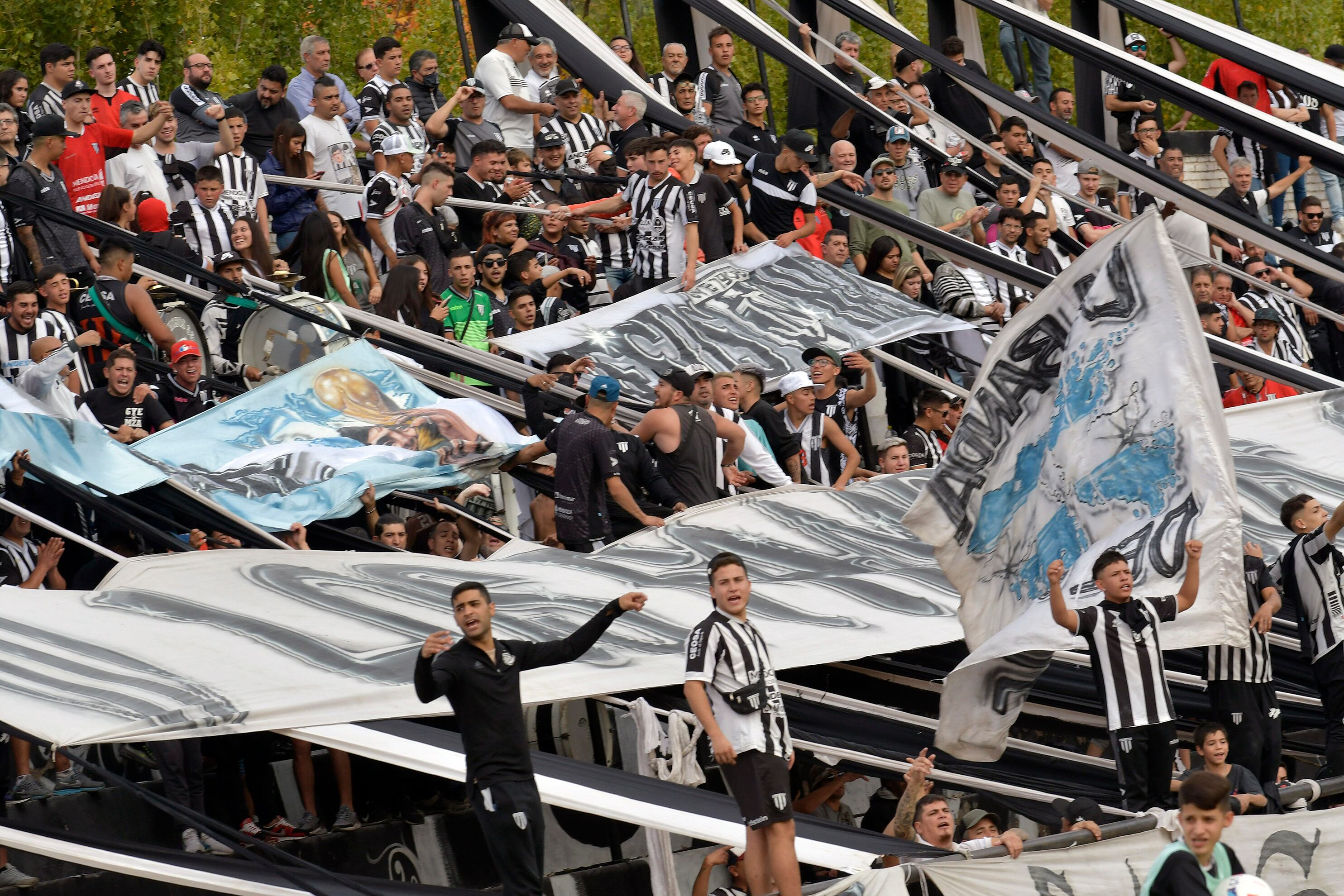 Los hinchas de Gimnasia podrán disfrutar del clásico en su estadio. Foto: Orlando Pelichotti / Los Andes