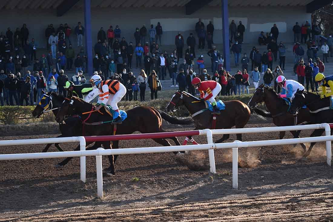 10ma carrera, gran premio  clásico Santo Patrono Santiago, en el Hipódromo de Mendoza