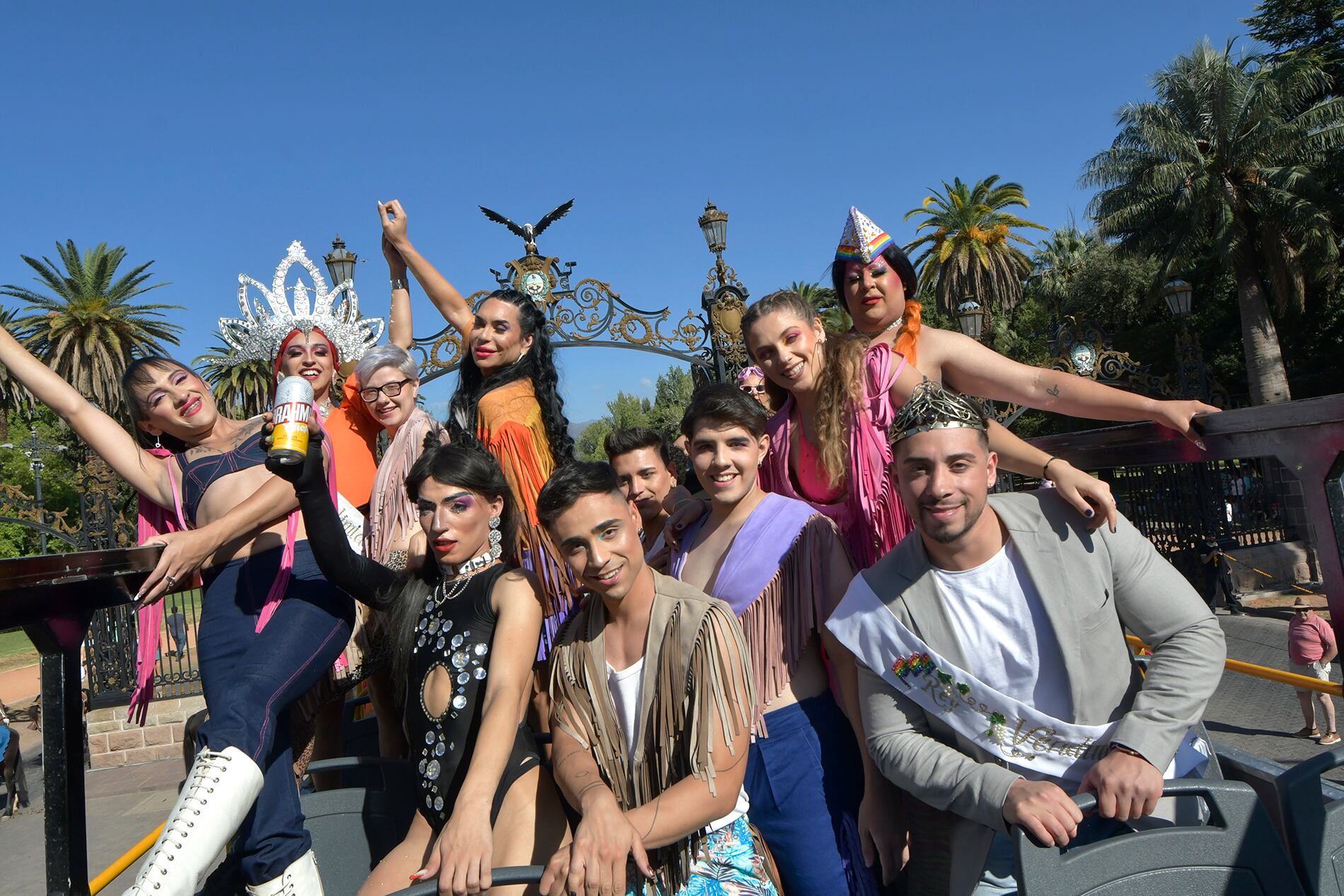 Vendimia 2023   Carrusel de las Reinas 
 La gente colmó  las calles céntricas de Mendoza para celebrar junto a las 18 reinas y distintas agrupaciones culturales y sociales, que reflejan el espíritu local.


Foto: Orlando Pelichotti