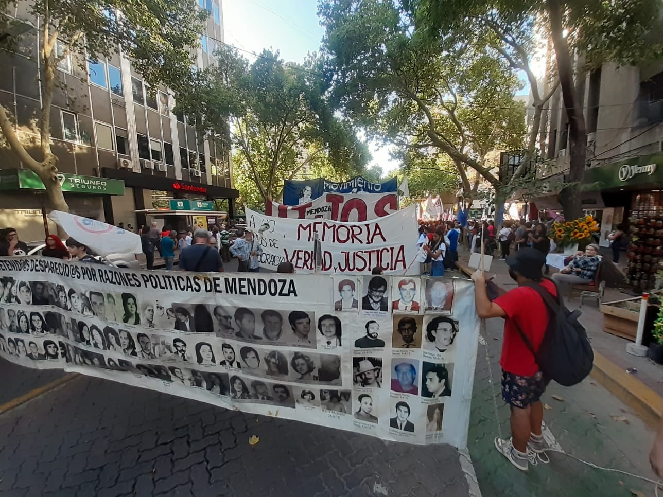 Mendoza marcha por la Memoria, Verdad y Justicia a 47 años del golpe militar. / Foto: José Gutiérrez