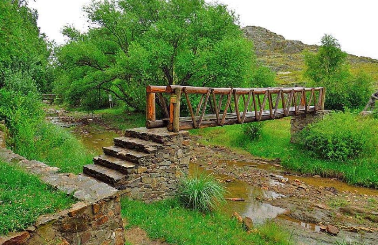 Puente en La Carolina, San Luis: el pueblo de los más lindos del mundo / Foto: lacarolinasanluis.com.ar