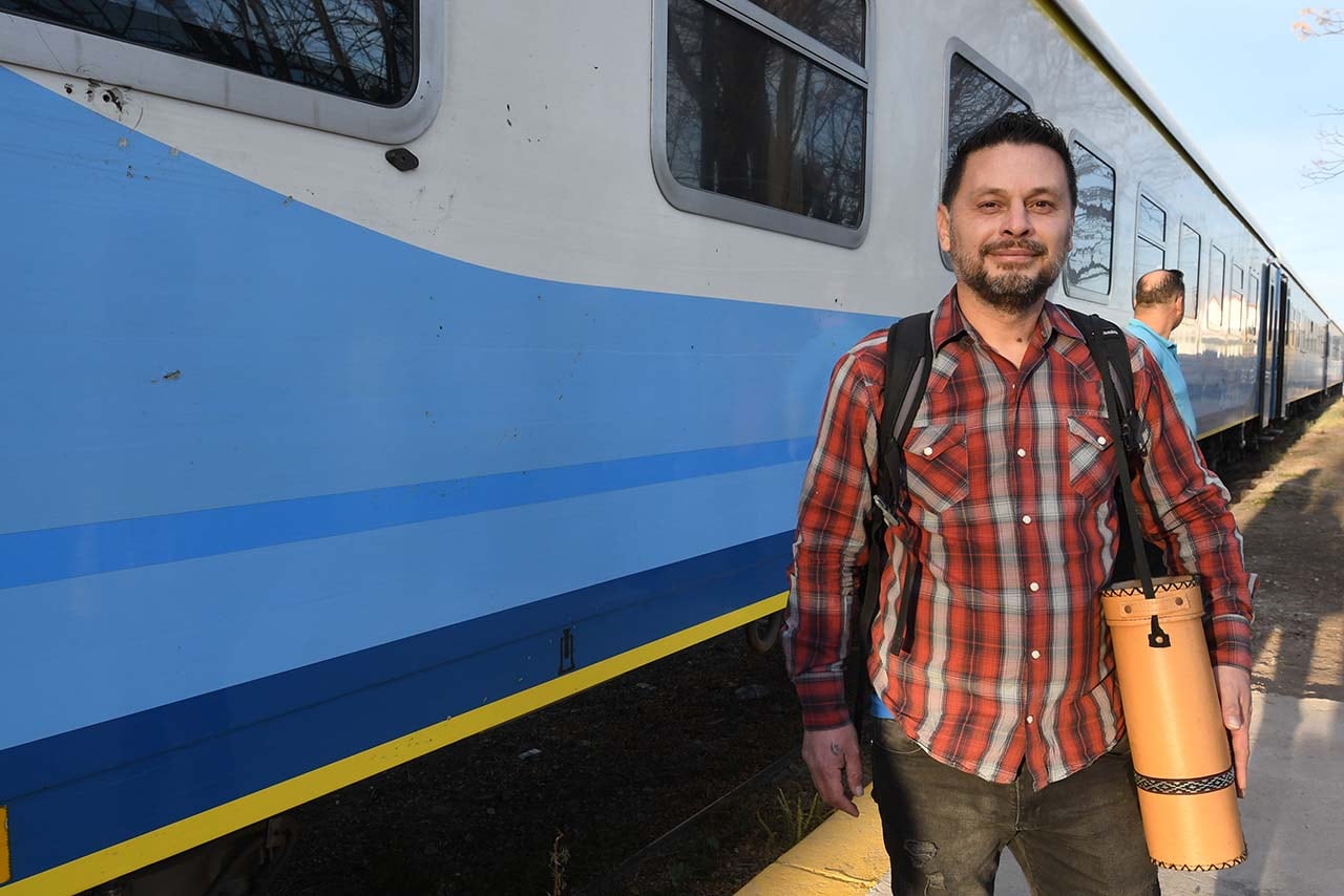 03 de junio de 2023 El tren llega a Palmira proveniente de Buenos Aires por primera vez con pasajeros en décadas. Pablo Santiago González viajó desde Balvanera, Buenos Aires. Foto: Marcelo Rolland