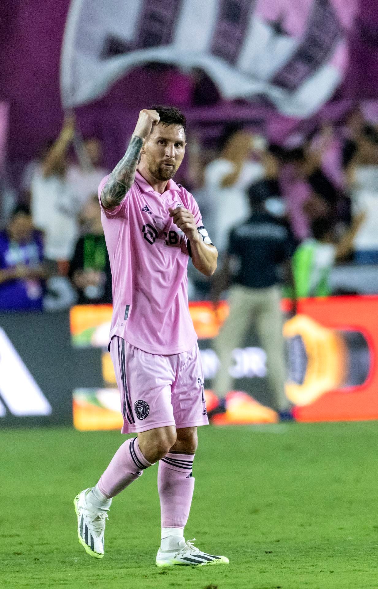 El jugador argentino Lionel Messi de Inter Miami CF celebra su gol durante el partido de la Copa de la Liga de Fútbol entre Cruz Azul e Inter Miami CF en las afueras del estadio DRV PNK en Fort Lauderdale, Florida, EE. UU. Foto: EFE/EPA/CRISTOBAL HERRERA-ULASHKEVICH