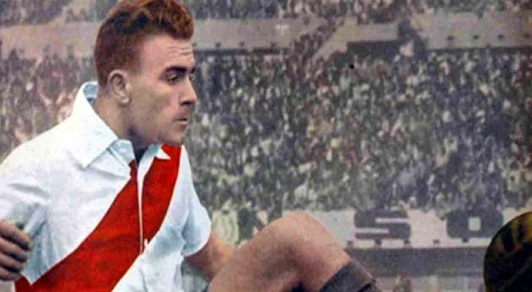 Di Stéfano está considerado como uno de los cinco mejores futbolistas de todos los tiempos