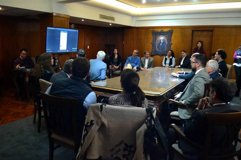 El presidente de la SCJM, Dalmiro Garay Cueli, presentó a los representantes de la Federación de Colegios de Abogados y Procuradores de Mendoza la interfaz gráfica que tendrá la nueva aplicación que se está desarrollando para profesionales del derecho
