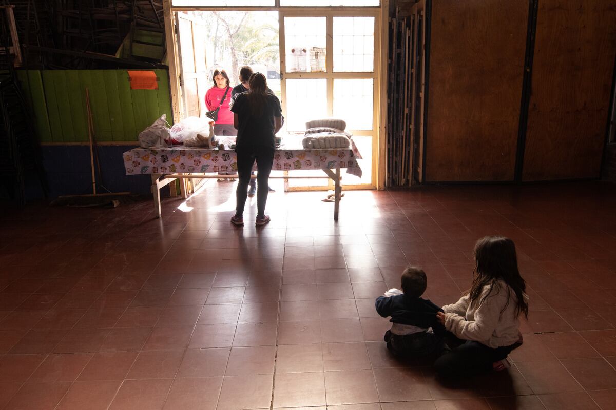 Comedor Santa Faustina
El comedor en uno de los primeros en vincularse con el Banco de Alimentos hace 30 años, en la unión vecinal del barrio Covipa en Dorrego dan raciones de comida para 150 chicos 

Foto: Ignacio Blanco / Los Andes 

