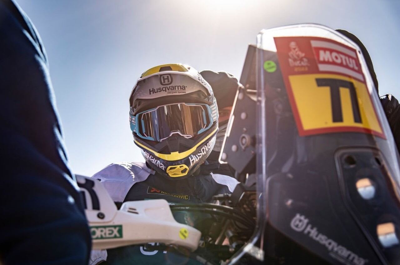 Daniel Sanders conquistó la victoria en la sexta etapa del Dakar 2022 para las Motos. Mientras que Luciano Benavides arribó 11° y fue el mejor argentino.