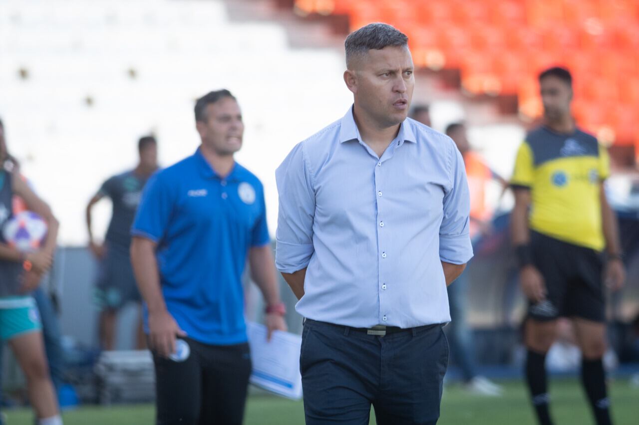 Diego Flores dejó de ser el entrenador de Godoy Cruz.

Foto: Ignacio Blanco / Los Andes 