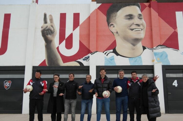 Julián Álvarez donó su beca por participar de los Juegos Olímpicos al Club Atlético Calchín. Foto: Hoy Día Córdoba