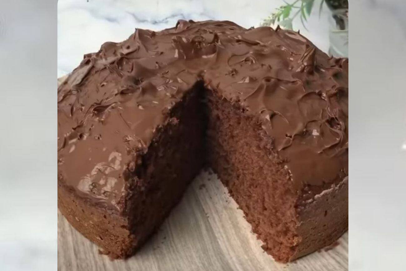 La receta del bizcochuelo de chocolate más esponjoso. Foto: captura de Sabrina Recetas.