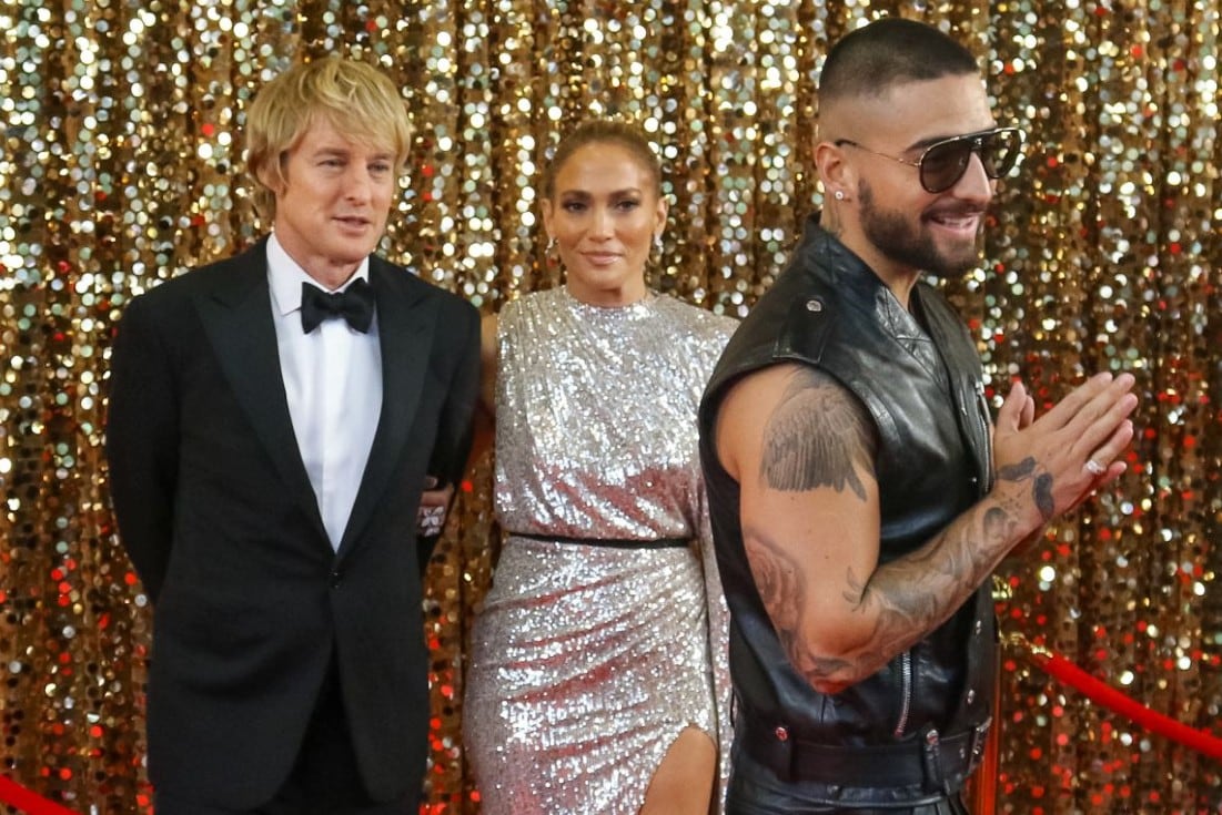 Cásate conmigo: JLO junto a Maluma y  Owen Wilson (Captura de pantalla).