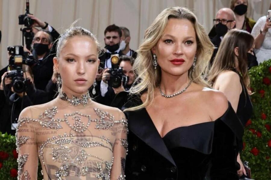 Lila Moss siguió los pasos de su madre Kate Moss en el mundo de la moda.