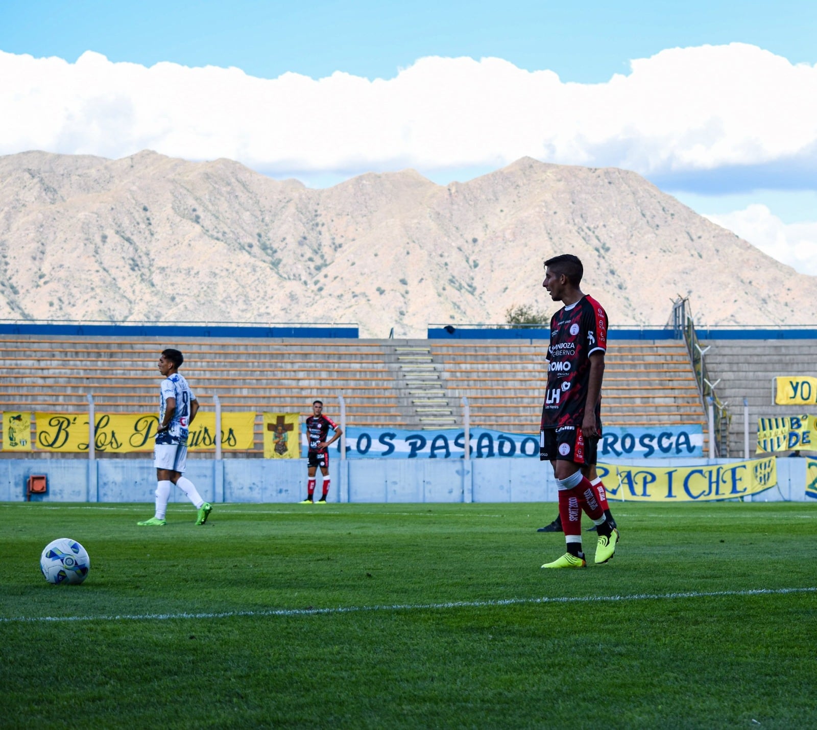 Huracán Las Heras perdió 1-0 en su visita a Juventud Unida de San Luis. / Gentileza.