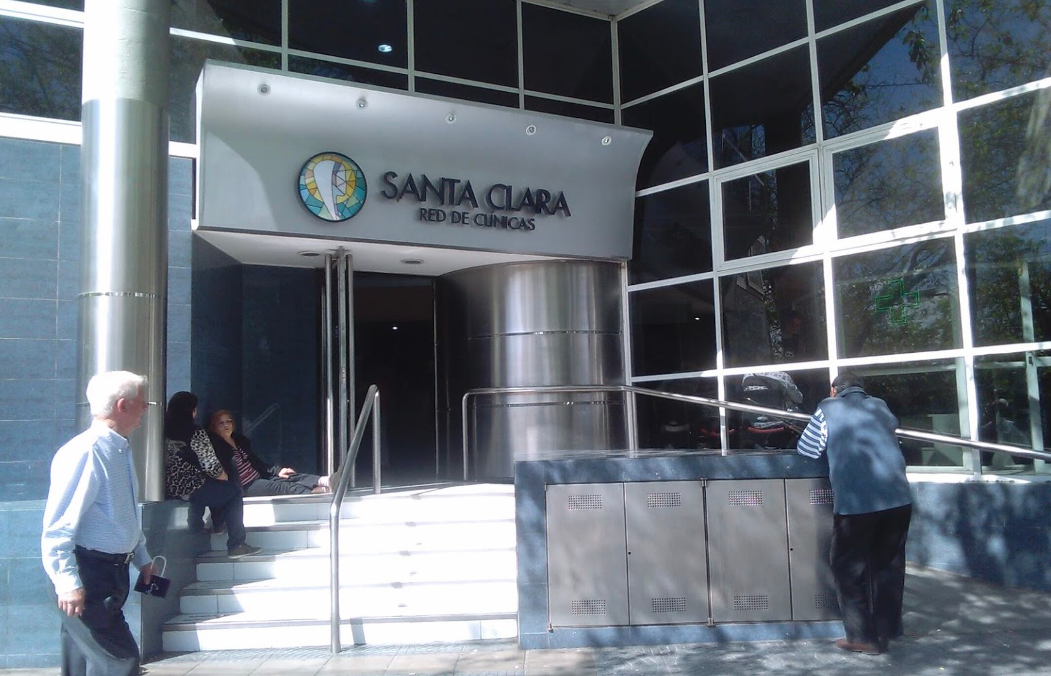 Falleció una querida enfermera de la clínica Santa Clara. Sus compañeros la despidieron con aplausos y lágrimas.