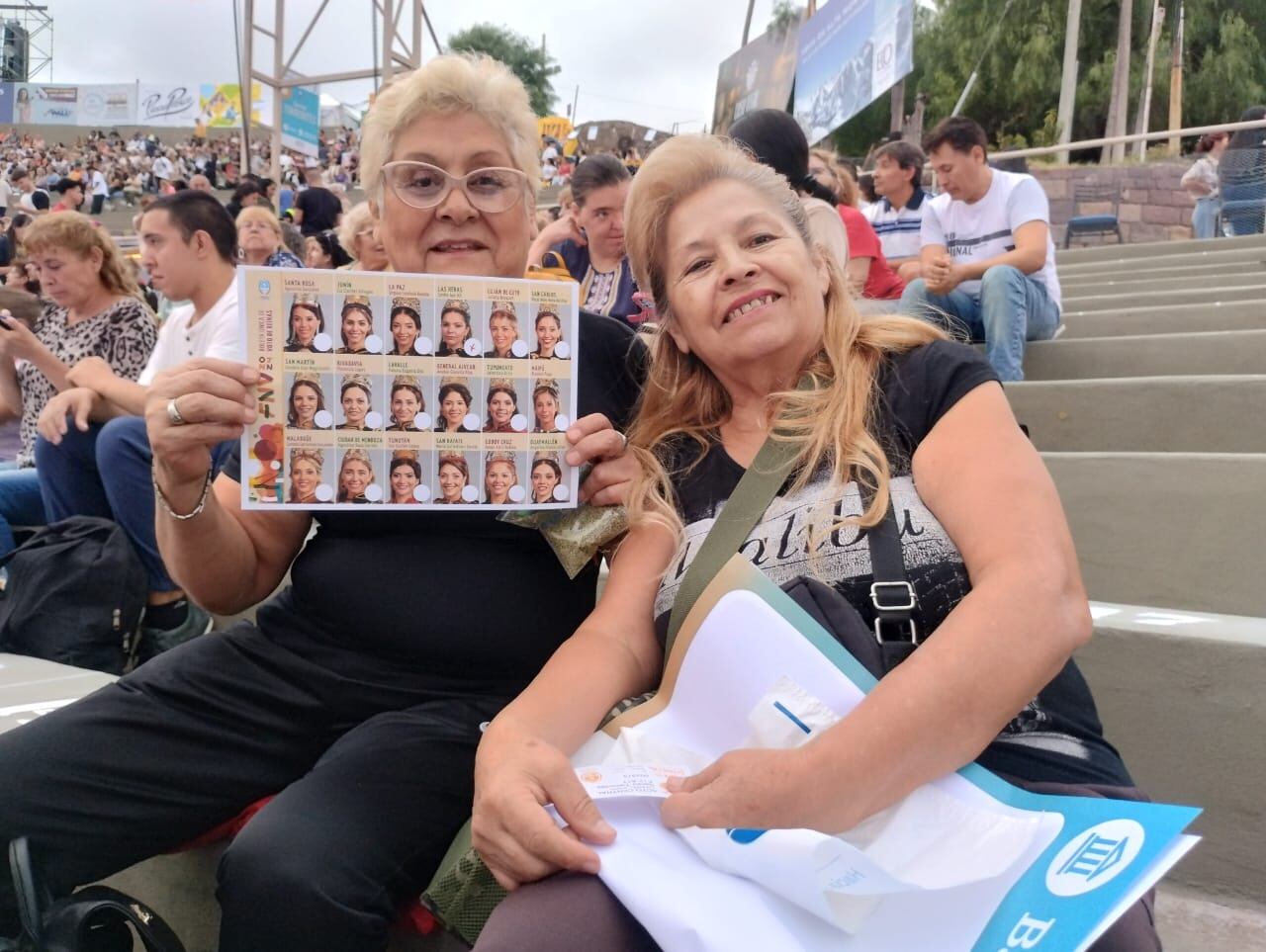 La edición 2024 de la Fiesta de la Vendimia puso en marcha un nuevo sistema de votación en el público. En la foto, Carmen elige a su soberana.