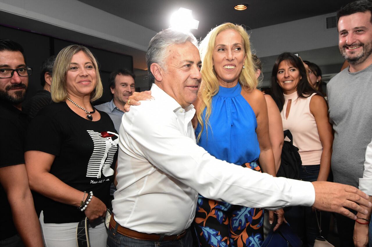 El senador nacional Alfredo Cornejo dió una conferencia de prensa, acompañado por el gobernador Rodolfo Suarez y referentes de Cambia Mendoza.

foto: Mariana Villa / Los Andes