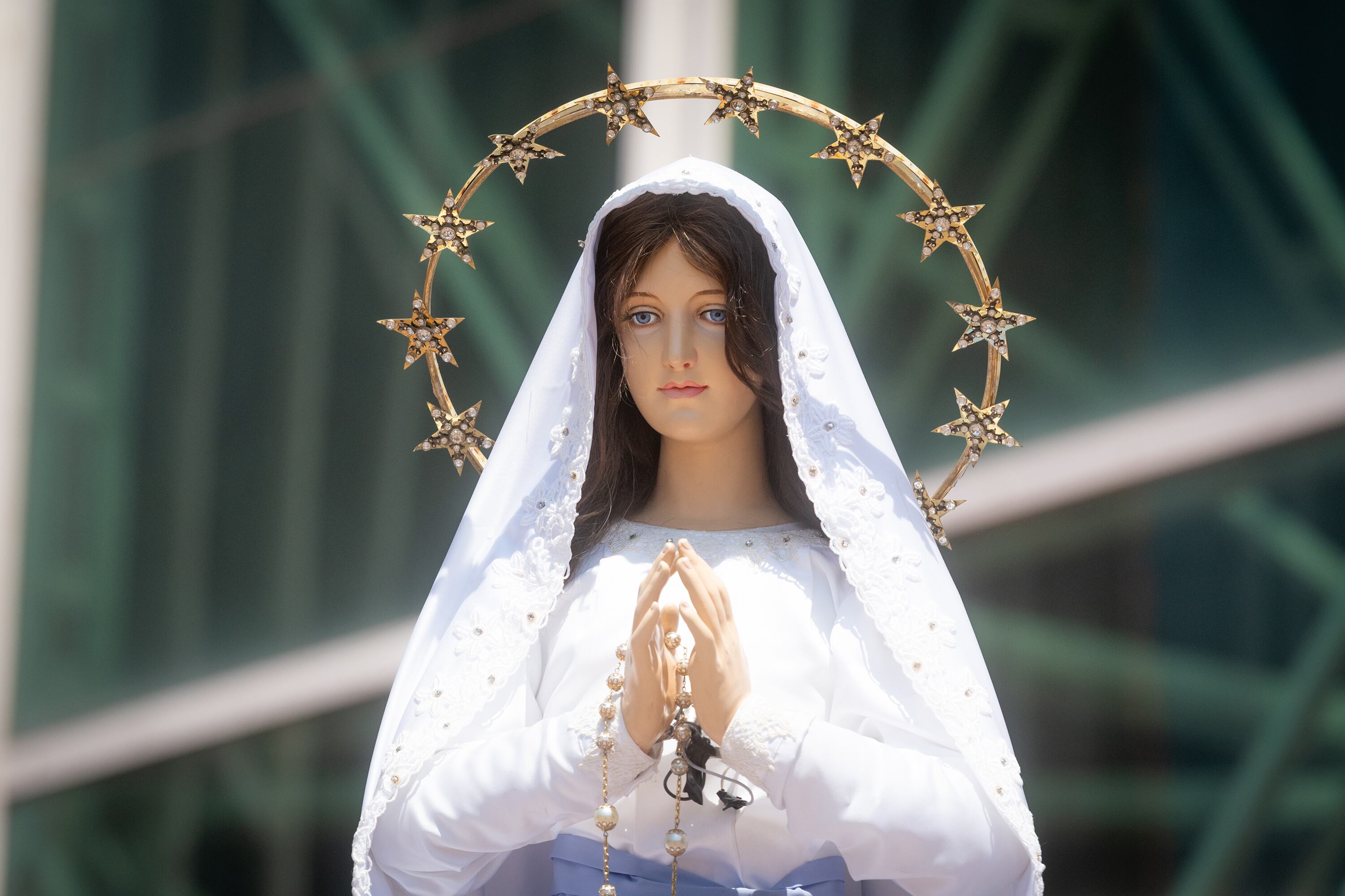 El Día de Nuestra Señora de Lourdes, que hace referencia a las 18 apariciones de la Virgen María que Bernadette Soubirous afirmó haber presenciado en 1858.