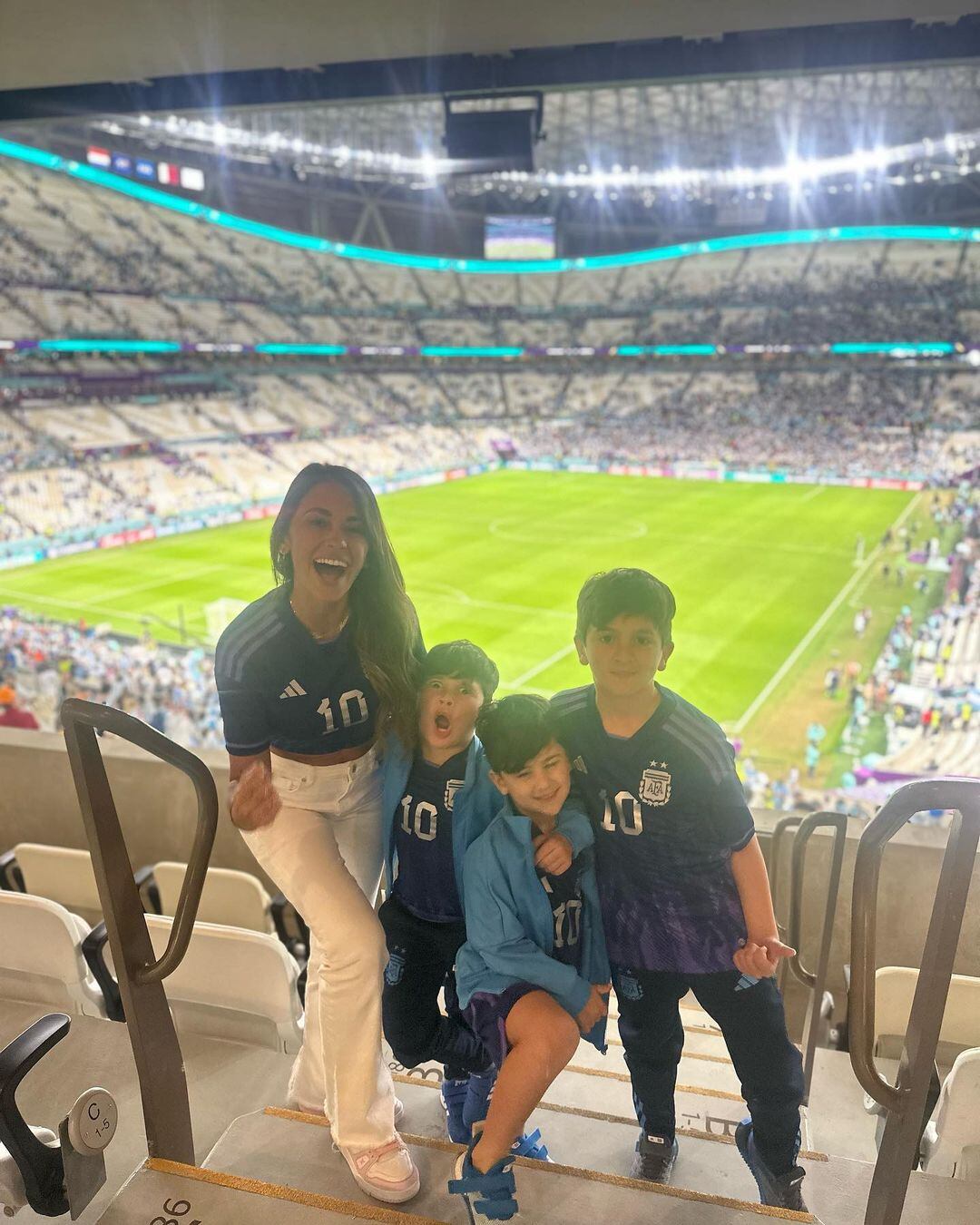 Antonela Roccuzzo y sus hijos celebraron la victoria de la Selección Argentina y Messi.