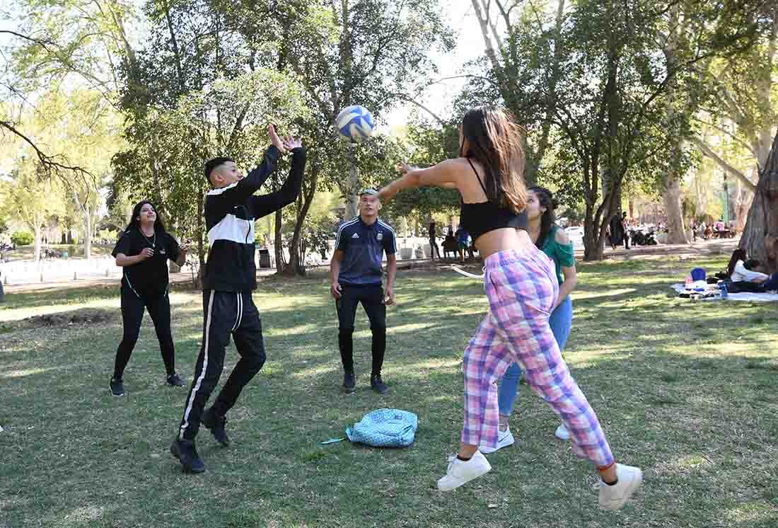 Rock, cumbia, trap y aire libre: así festejarán su día y la primavera los estudiantes mendocinos. | Foto: Los Andes