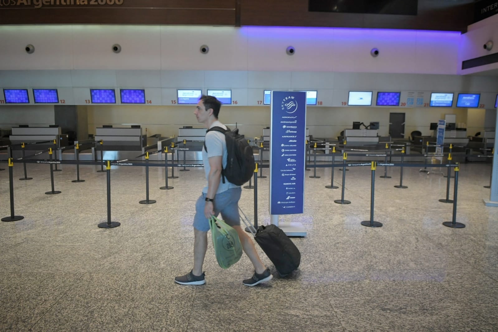 Vuelos cancelados y pasajeros varados: así lucía el aeropuerto de Mendoza durante uno de los paros del sector aeronáutico. Foto: Los Andes