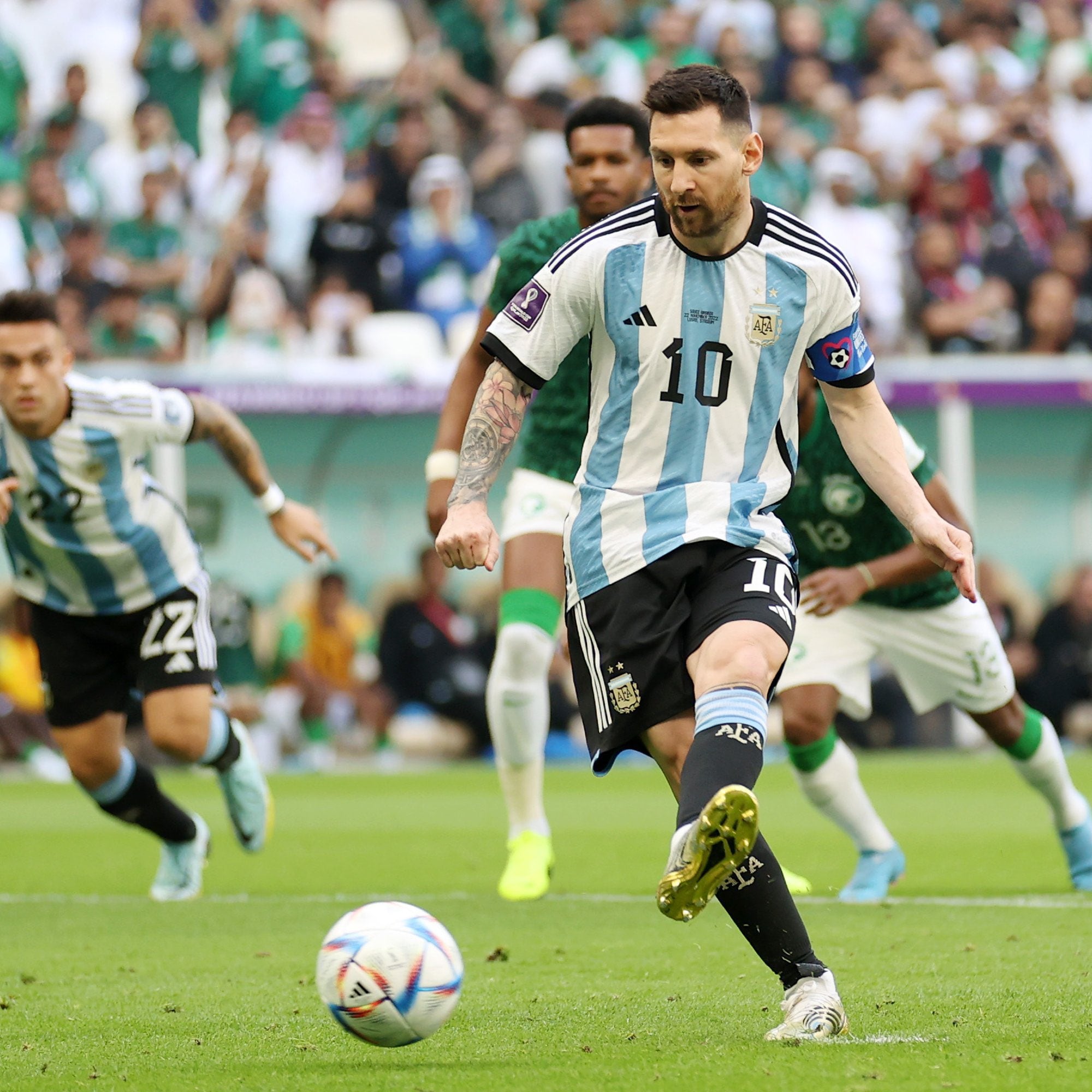 Gol de Messi de penal ante Arabia. Fue el 1-0. / Clarín 