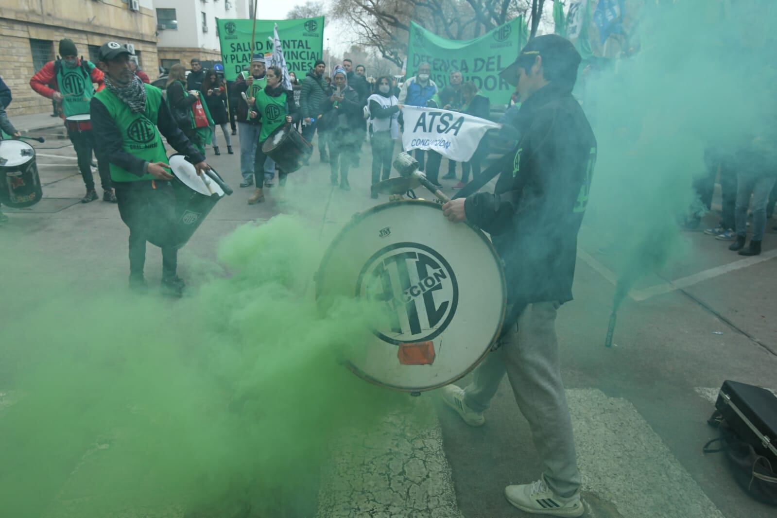 Mañana de reclamos en el centro mendocino: el detalle de las calles cortadas y por dónde va la marcha. Foto: Ignacio Blanco / Los Andes.