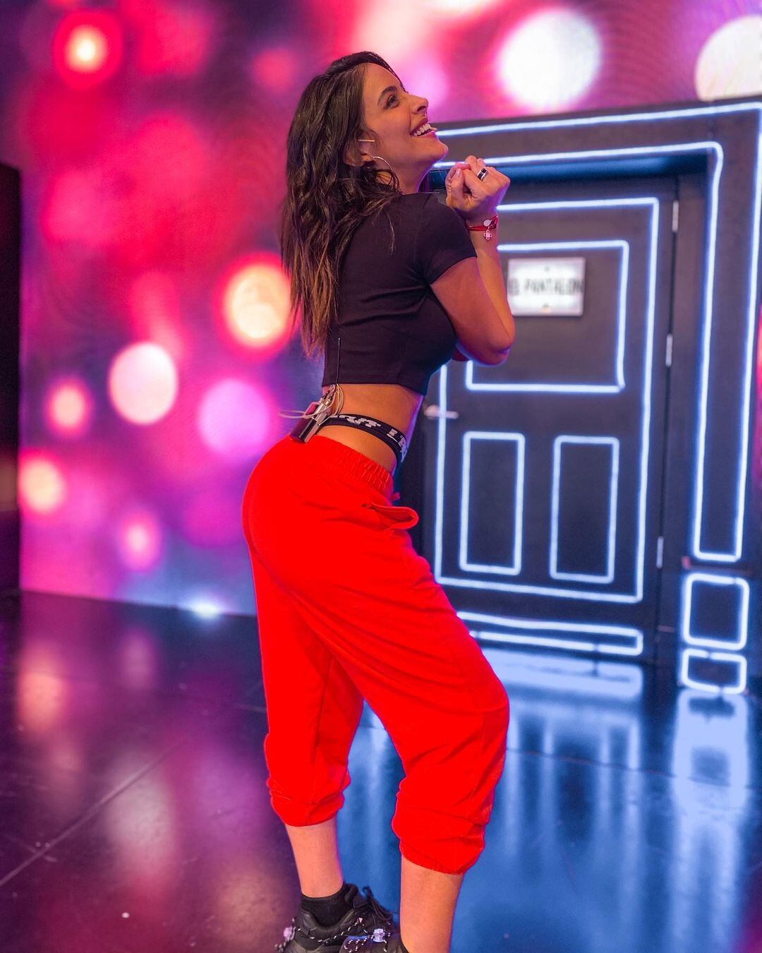 Celeste Muriega deleitó con su look en tv