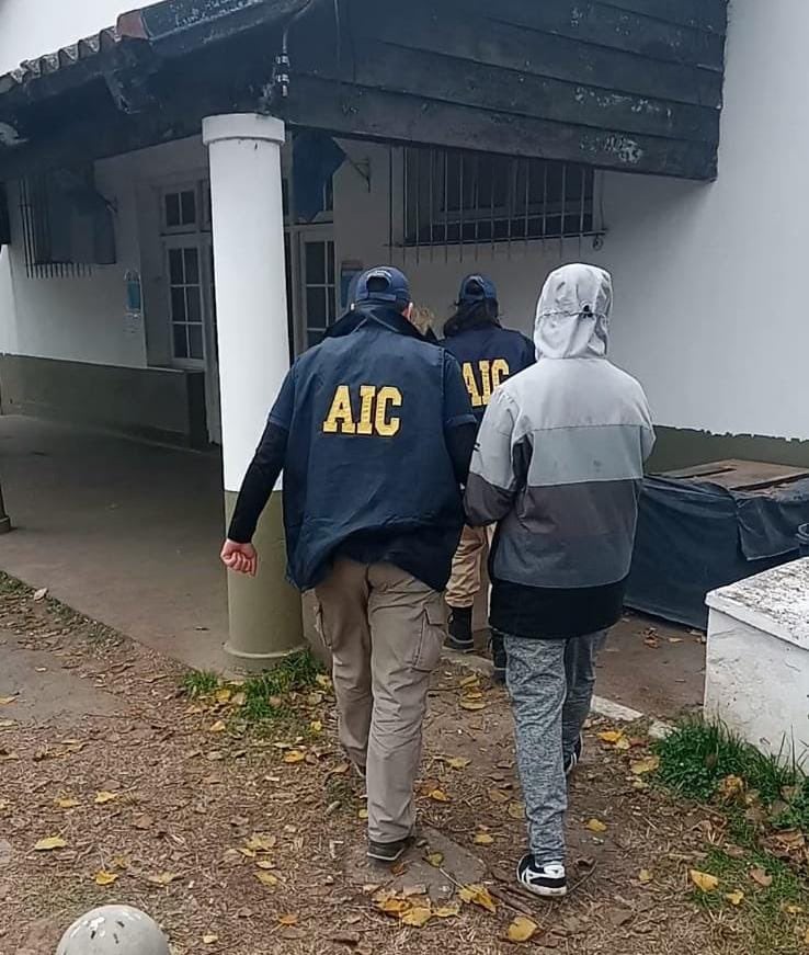 La Agencia de Investigación Criminal (AIC) de Rosario detuvo a dos jóvenes de 26 y 27 años oriundos de Funes y Roldán por la golpiza a Tiziano Gravier, el hijo de Valeria Mazza.