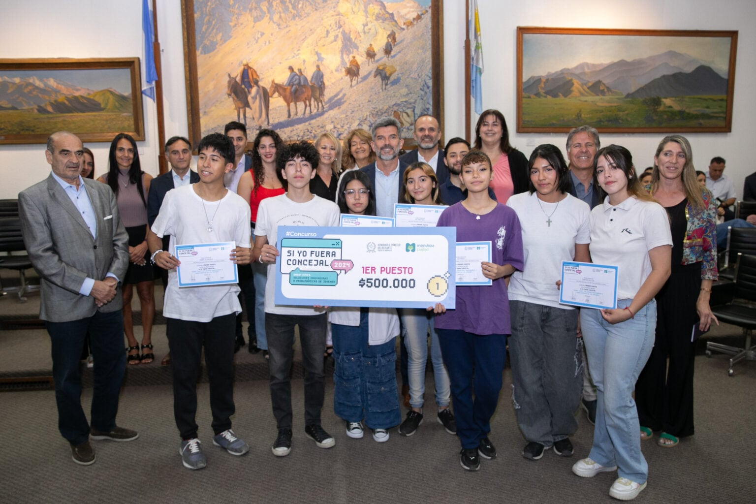 El intendente Ulpiano Suarez participó de la premiación a los ganadores del concurso municipal “Si yo fuera concejal”