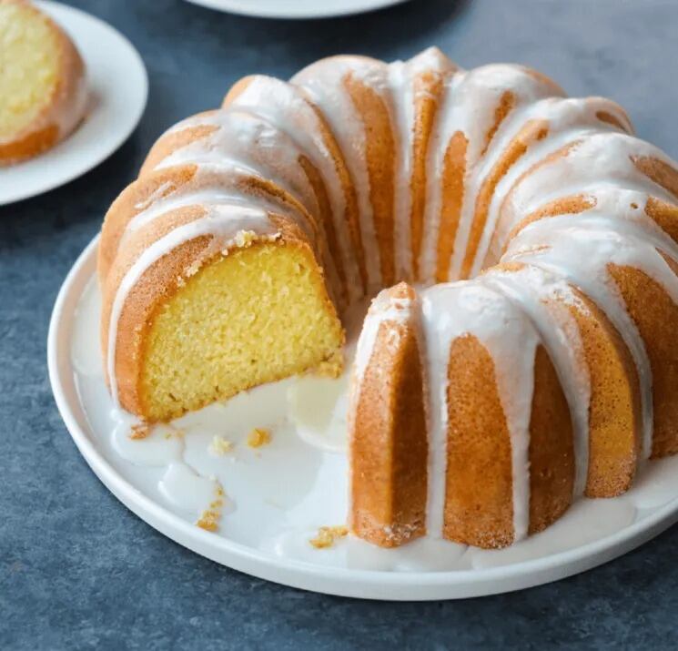 Así se hace la tarta siete cucharas de naranja ideal para la mediatarde.