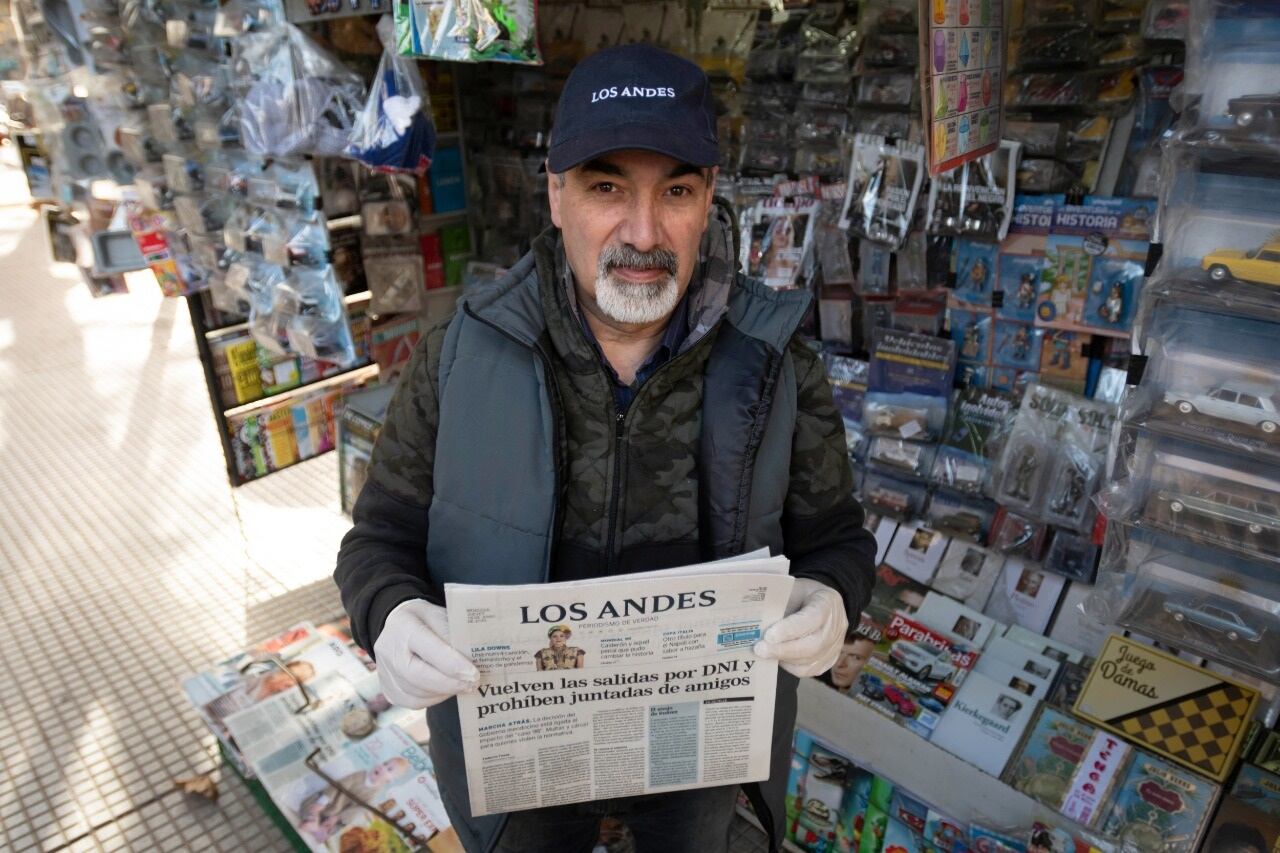 Raúl Camargo es canillita desde hace 40 años.