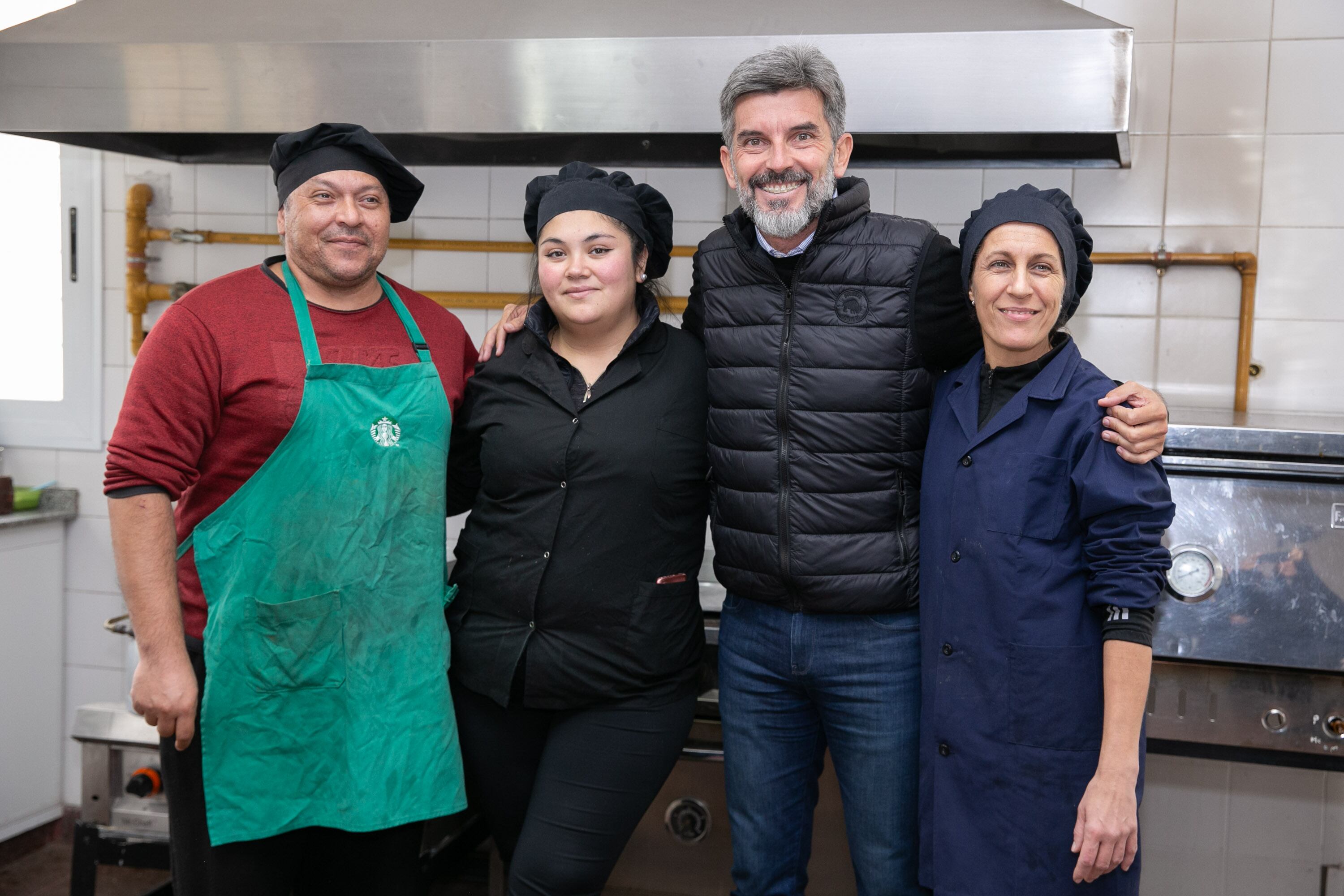 El intendente Ulpiano Suarez visitó la escuela Paroissien para conocer los proyectos que lleva adelante la institución y reforzar lazos colaborativos. Foto: Prensa Ciudad de Mendoza