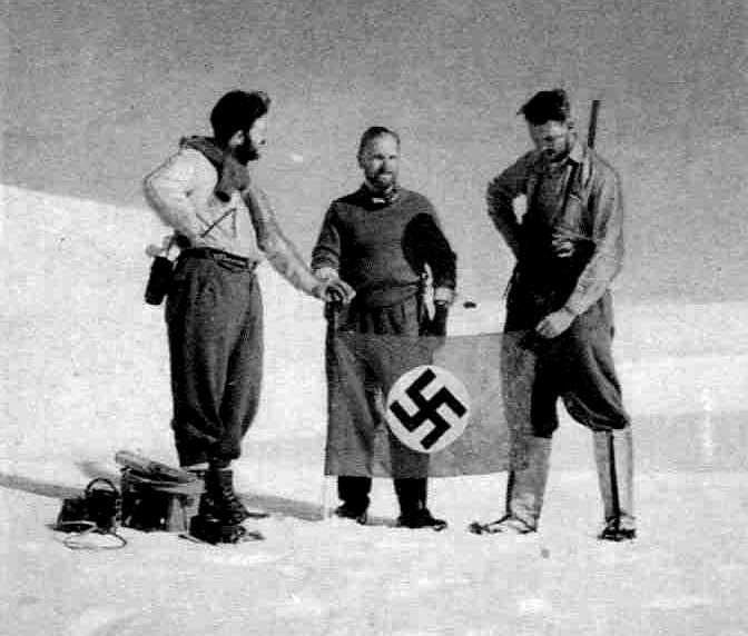 El Tercer Reich también apuntó sus cañones hacia Sudamérica. Entre sus académicos estaba Edmund Kiss, un ocultista convencido de que la vieja capital andina de Tiwanaku había sido levantada por unos colonos nórdicos llegados a Bolivia un millón de años atrás.