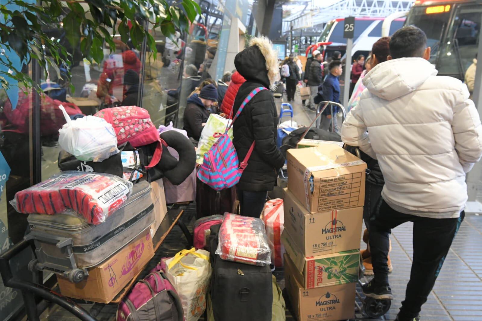 Mañana caótica en la ruta a Chile: partieron 32 micros de la terminal y a las 13 se cerró el Paso. Foto: Ignacio Blanco / Los Andes.