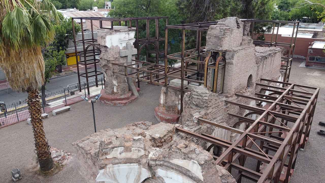 Ruinas de San Francisco, antiguo Templo Jesuita que se construyó en el siglo XVIII y fué destruido por un terremoto en el año 1861.


Foto:José Gutierrez / Los Andes