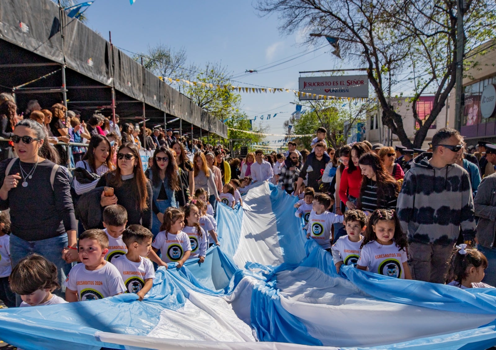 Masiva celebración por las calles de Maipú