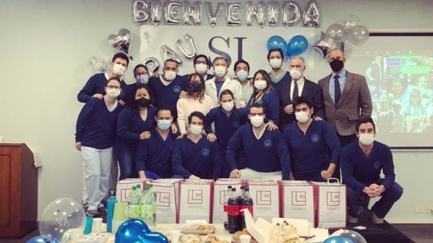 Así la recibieron en el Hospital de San Isidro, donde está terminando la residencia. / Gentileza. 