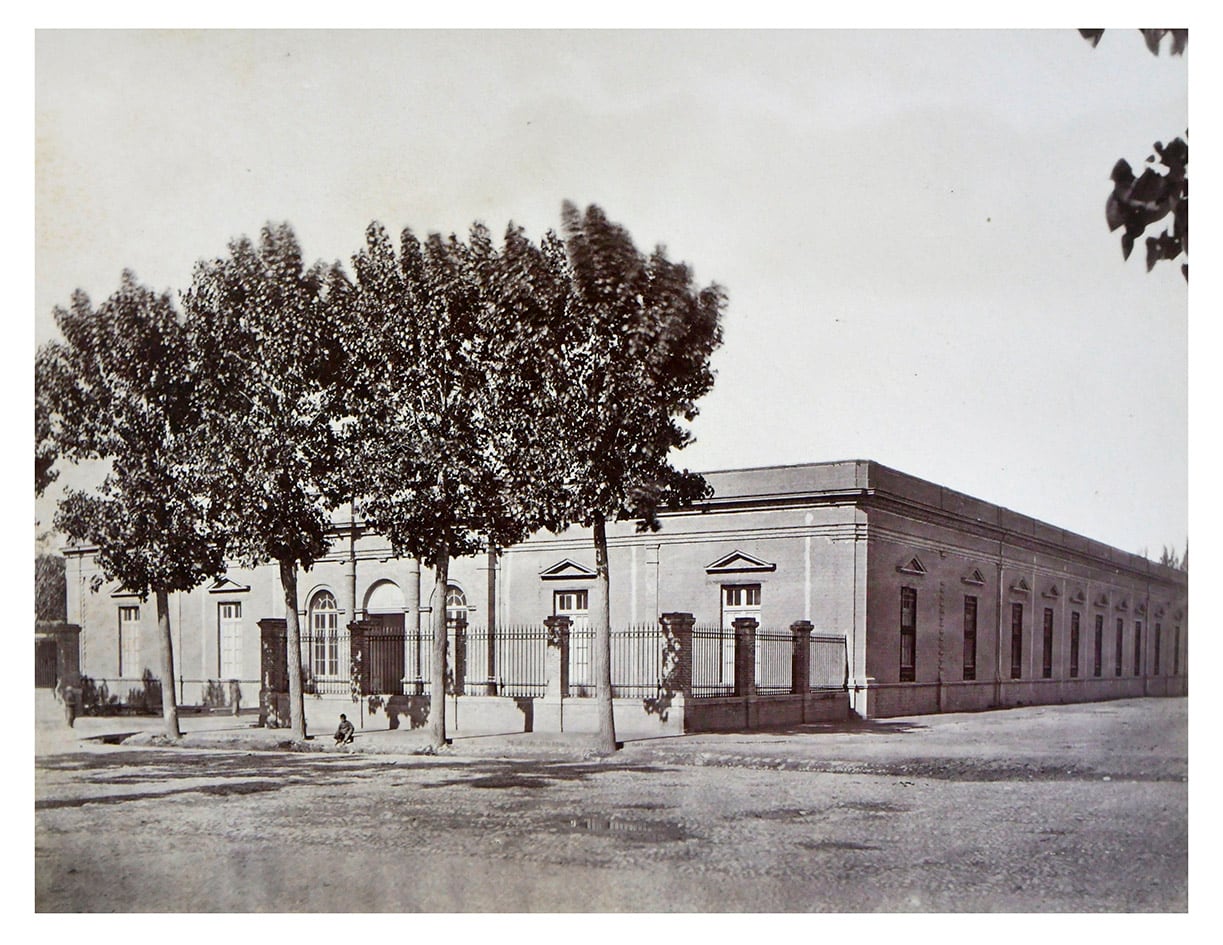 Imponente el Colegio Normal de Niñas (Ubicado en Avenida San Martín y Amigorena). 