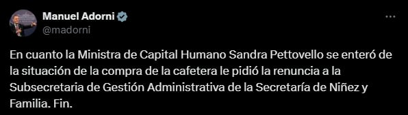 Manuel Adorni informó en su cuenta de X que la empleada del Ministerio de Capital Humano que habría autorizado la compra renunció. Foto: Captura.