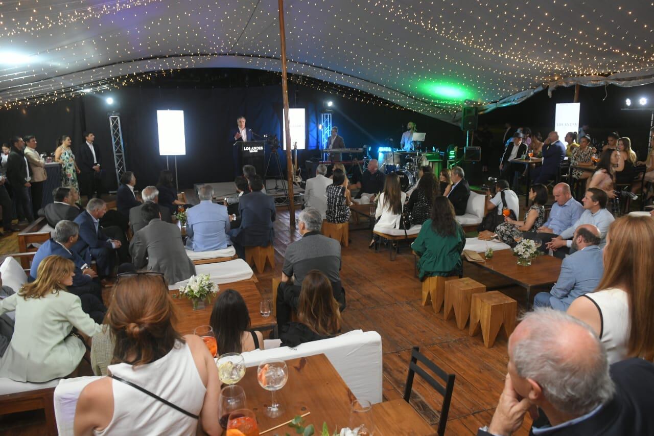 Diario Los Andes celebra 138 años junto a empresarios, políticos y personalidades de la cultura en el restaurante Bosco del parque General San Martín.