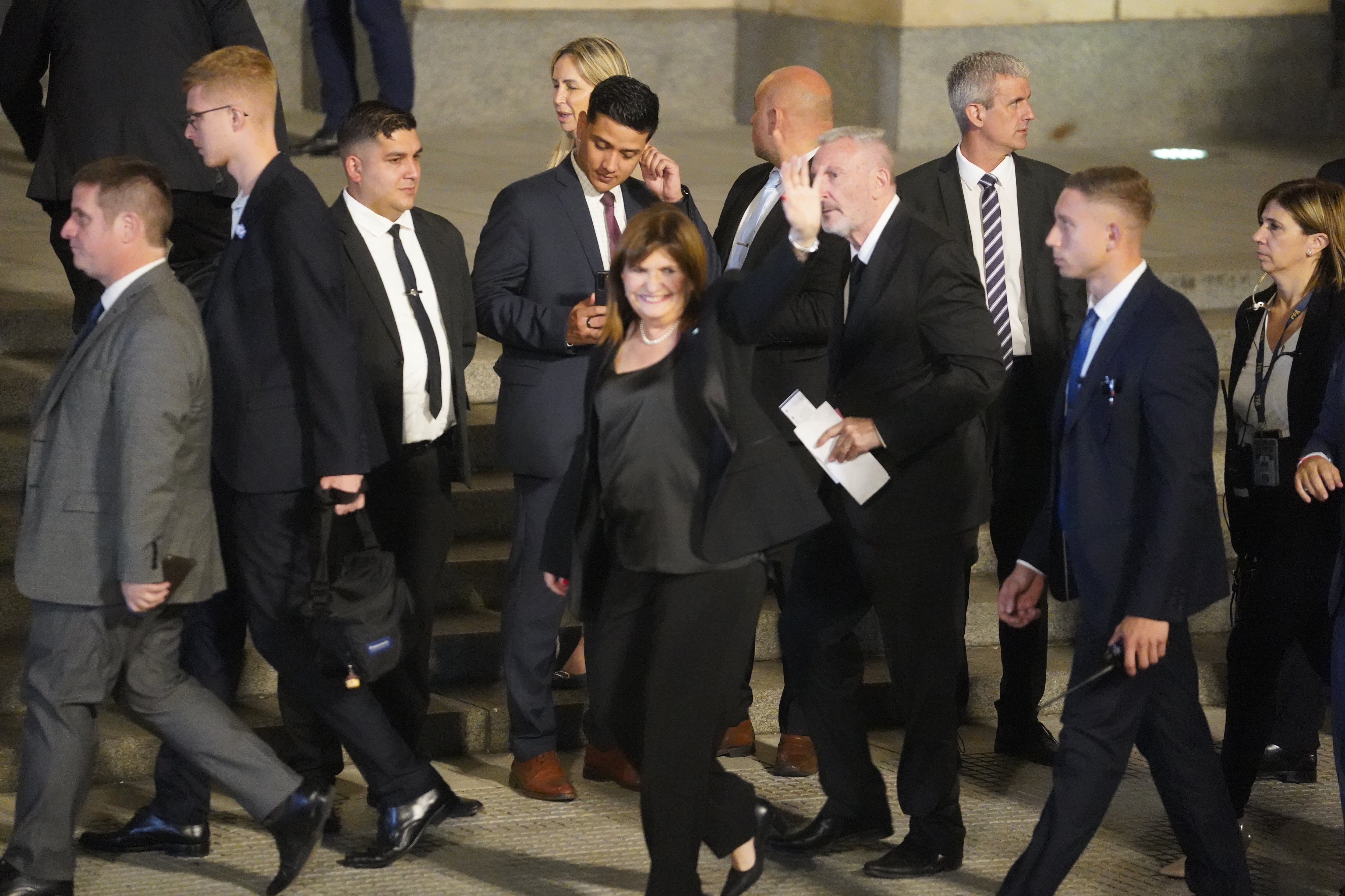 Patricia Bullrich. Gala en el teatro Colón tras la asunción de Javier Milei como presidente de la Nación (Clarín)