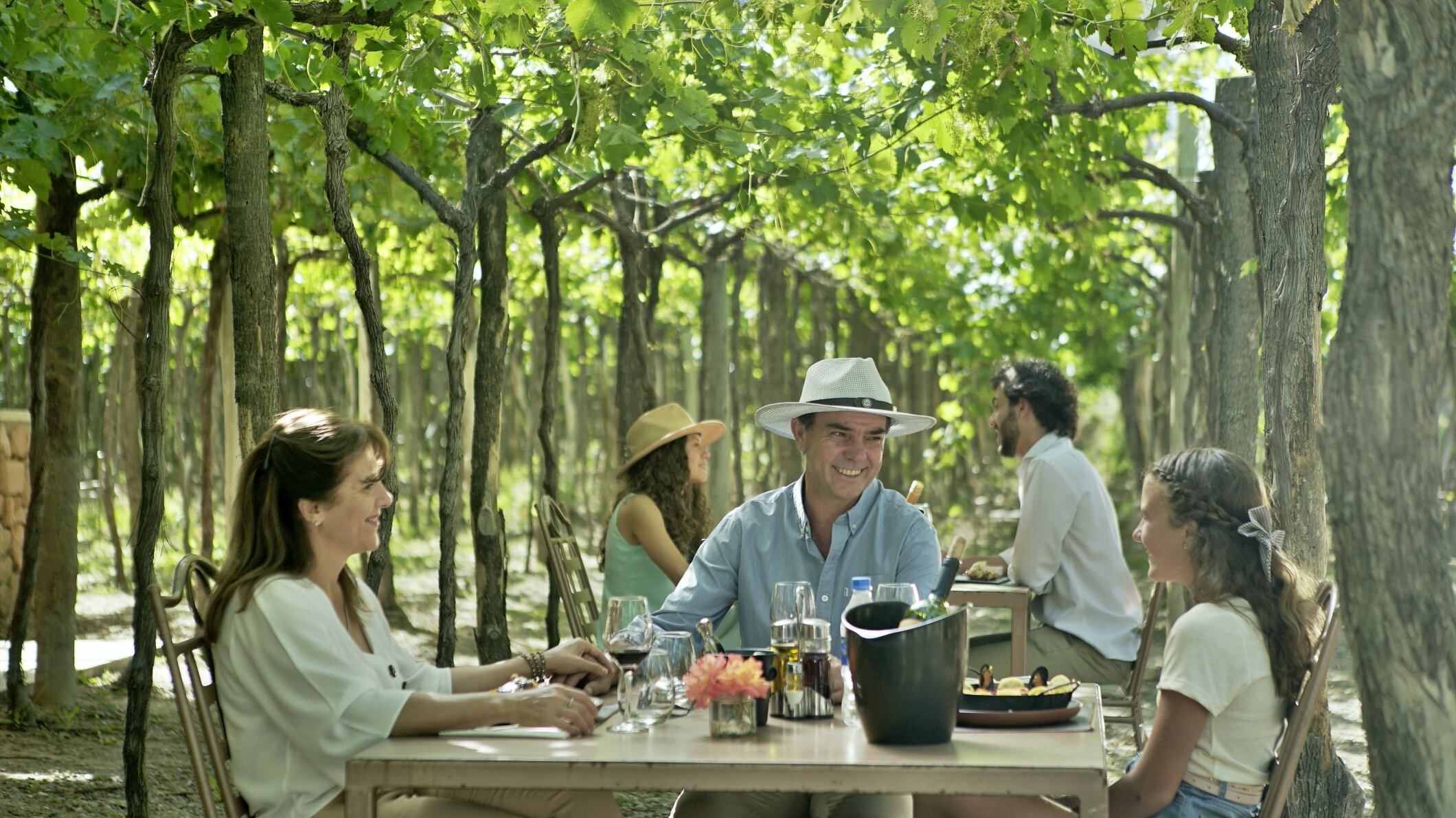 En Tupungato durante el verano se pueden apreciar paisajes únicos y también posee una excelente oferta gastronómica. 