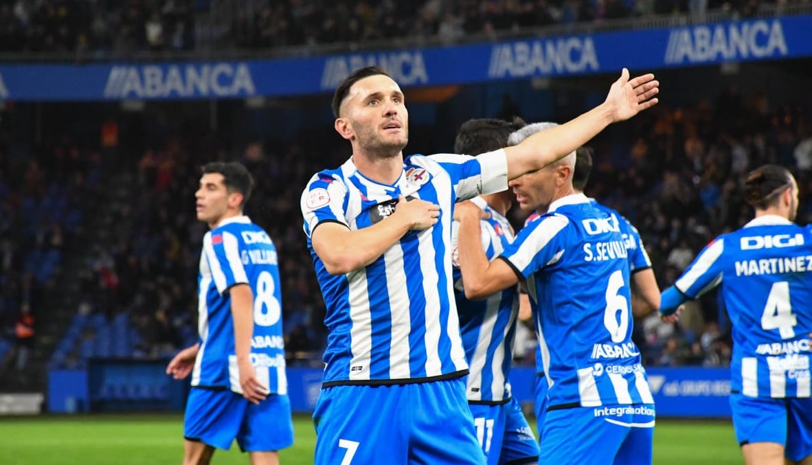 Lucas Pérez podría arrebatar uno de los récords de Lionel Messi en el Barcelona.